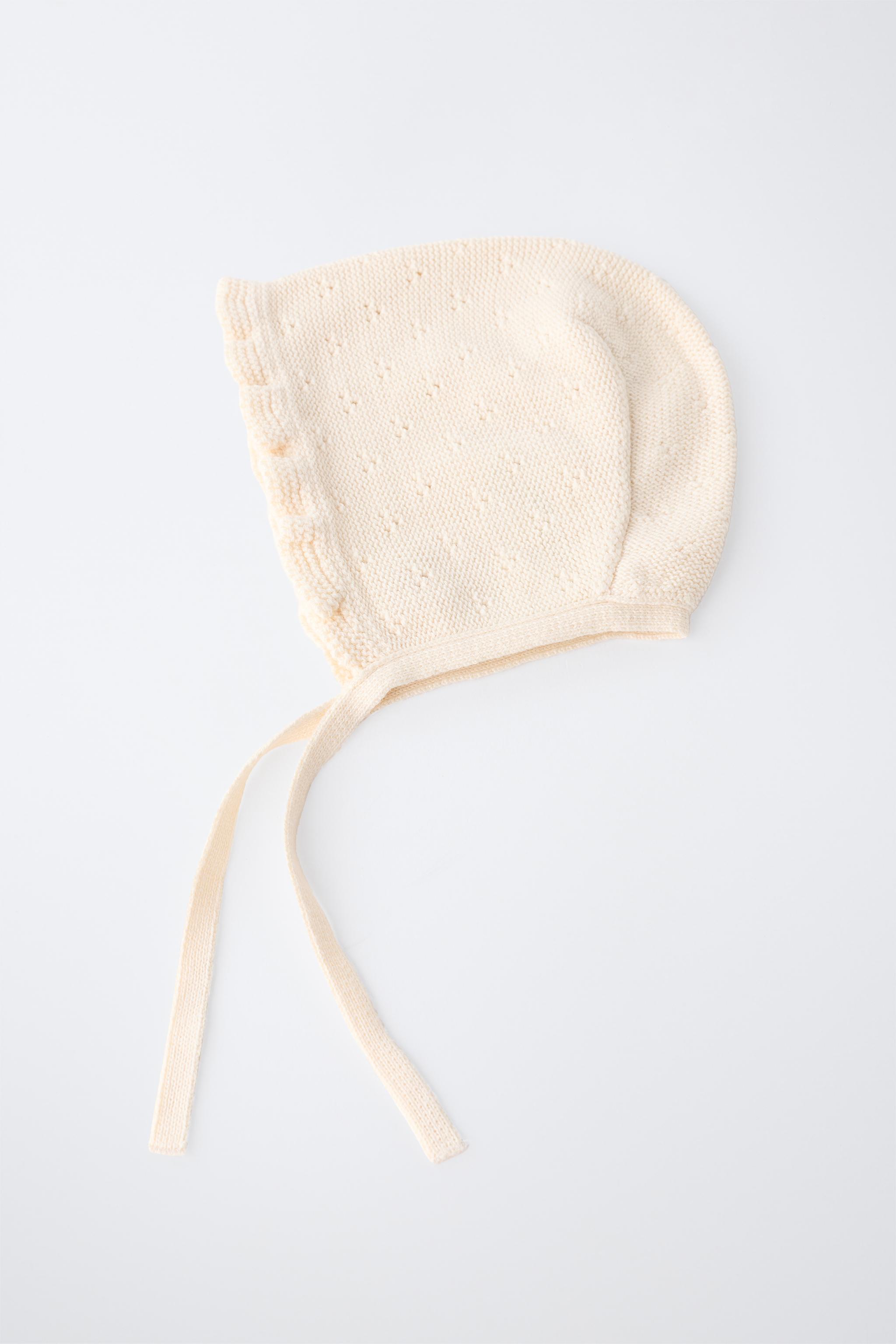 EMBROIDERED FLOWER KNIT BONNET